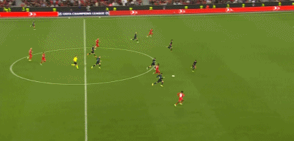 欧冠半场：克瑙夫打破僵局，法兰克福1-0巴塞罗那